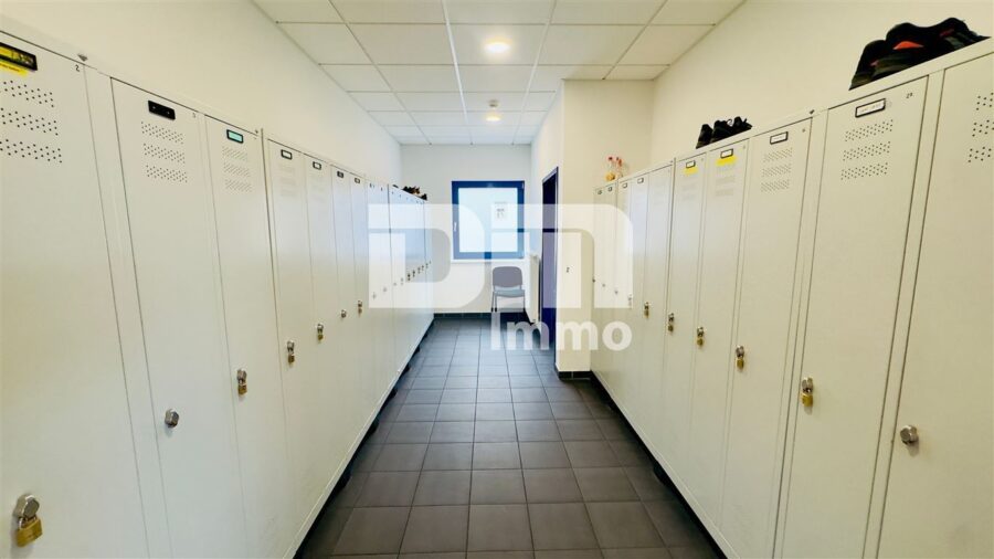 Moderne Produktions- & Lagerhalle mit Bürotrakt / Sozialräumen und Freiflächen in Kassel-Waldau - Bürotrakt Umkleide Herren EG